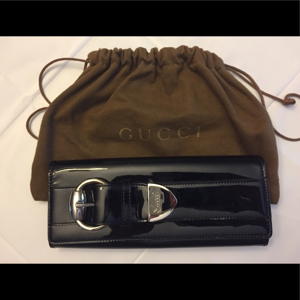 GUCCI BLACK PATENT LEATHER CLUTCH